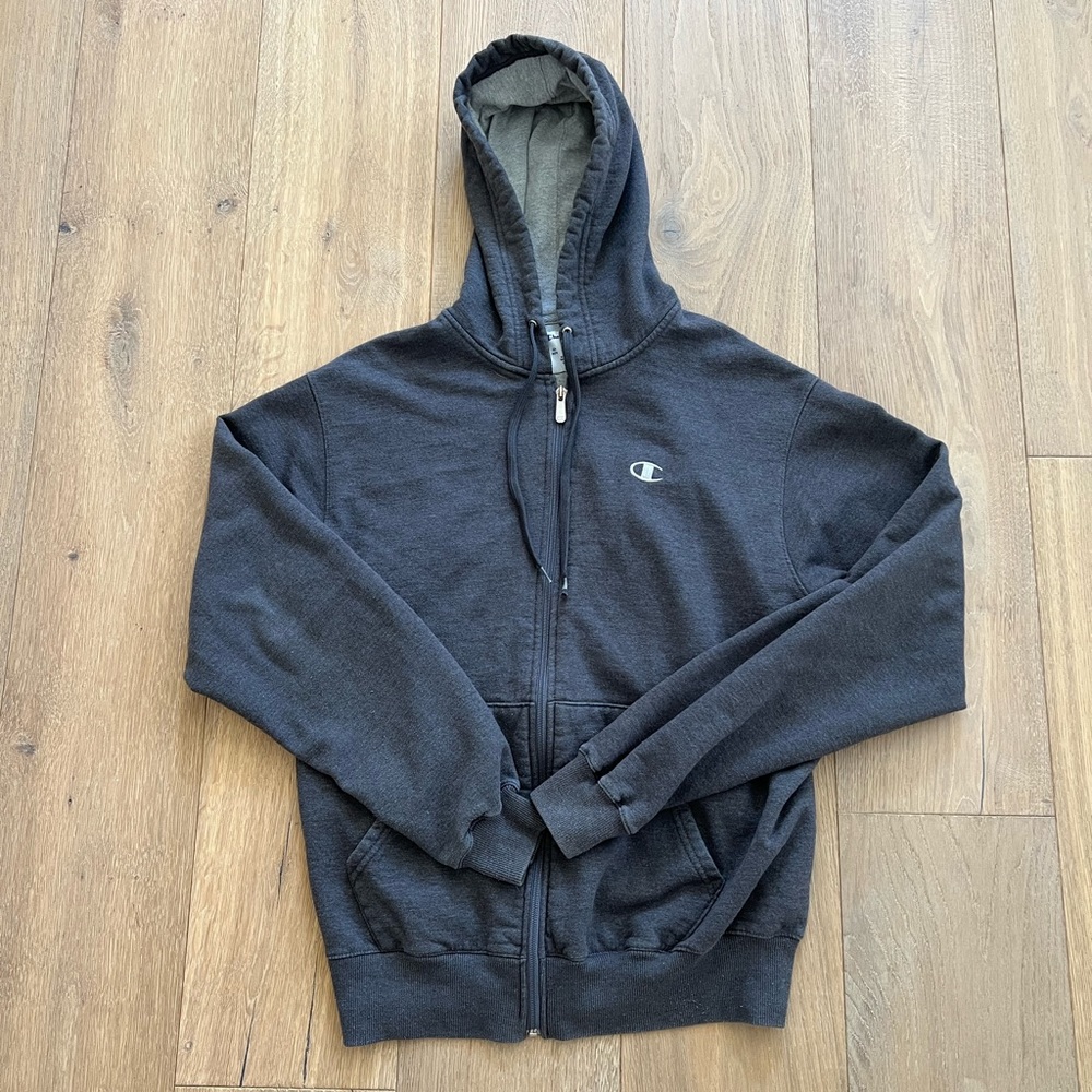 Vintage Champion oversized zip-up hoodie.